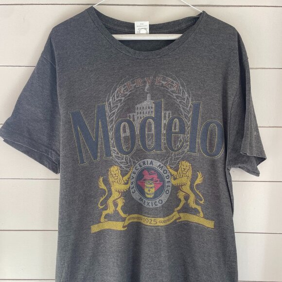 Modelo Beer Logo T-Shirt – Men’s Size Large - Grey - Worn Once - Like New - Picture 1 of 3